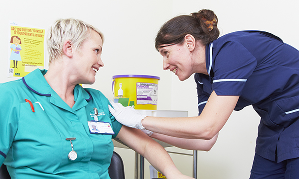 Nurse Flue Jab