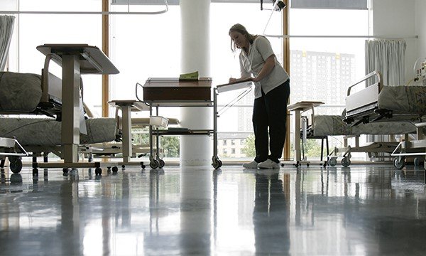 Picture shows a nursing student on a hospital ward in Glasgow. Final-year nursing and midwifery students can make significant difference, says Scotland's chief nursing officer.