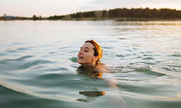 How open water swimming contributes to improved mental health: a scoping review