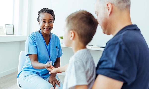 Experiences of parents of autistic children and young people in accessing healthcare: a literature review 
