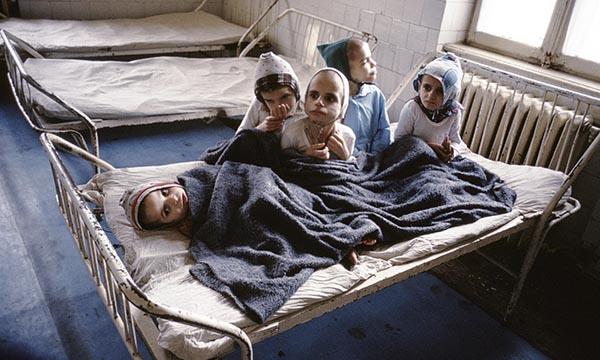 Romania_1990-Alamy.jpg